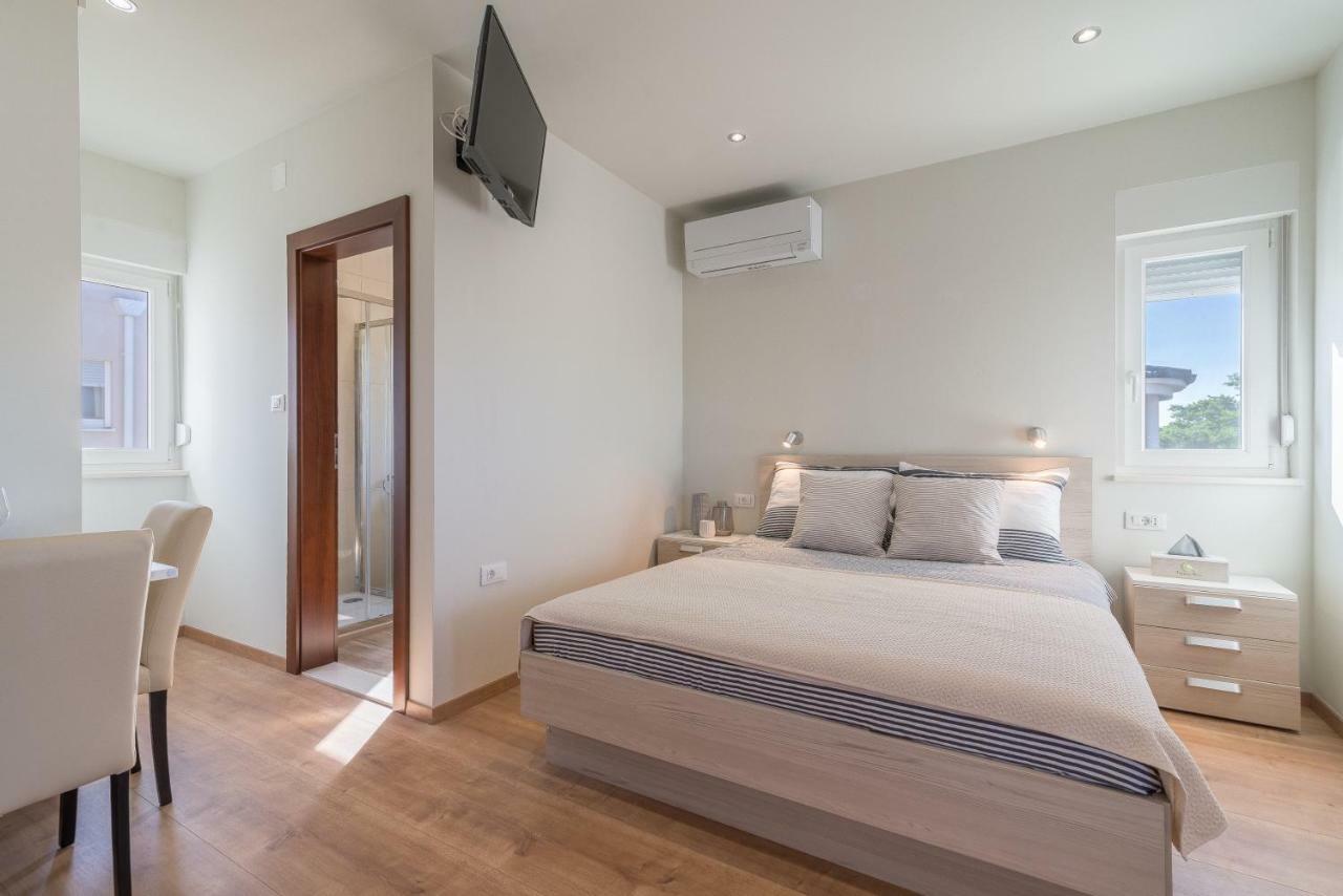 Studio Apartman Rosa Apartment Затон Екстериор снимка