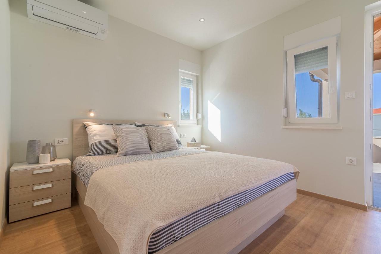 Studio Apartman Rosa Apartment Затон Екстериор снимка