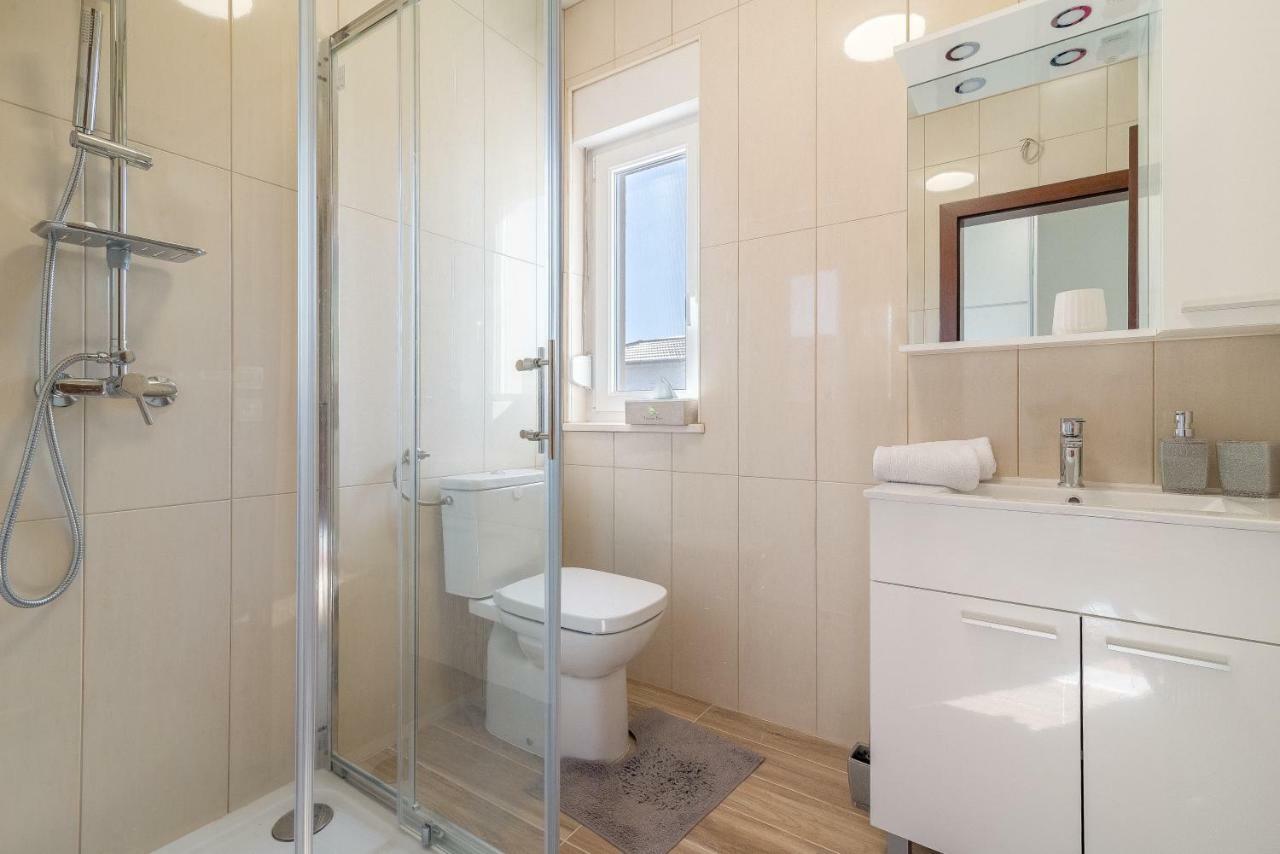 Studio Apartman Rosa Apartment Затон Екстериор снимка